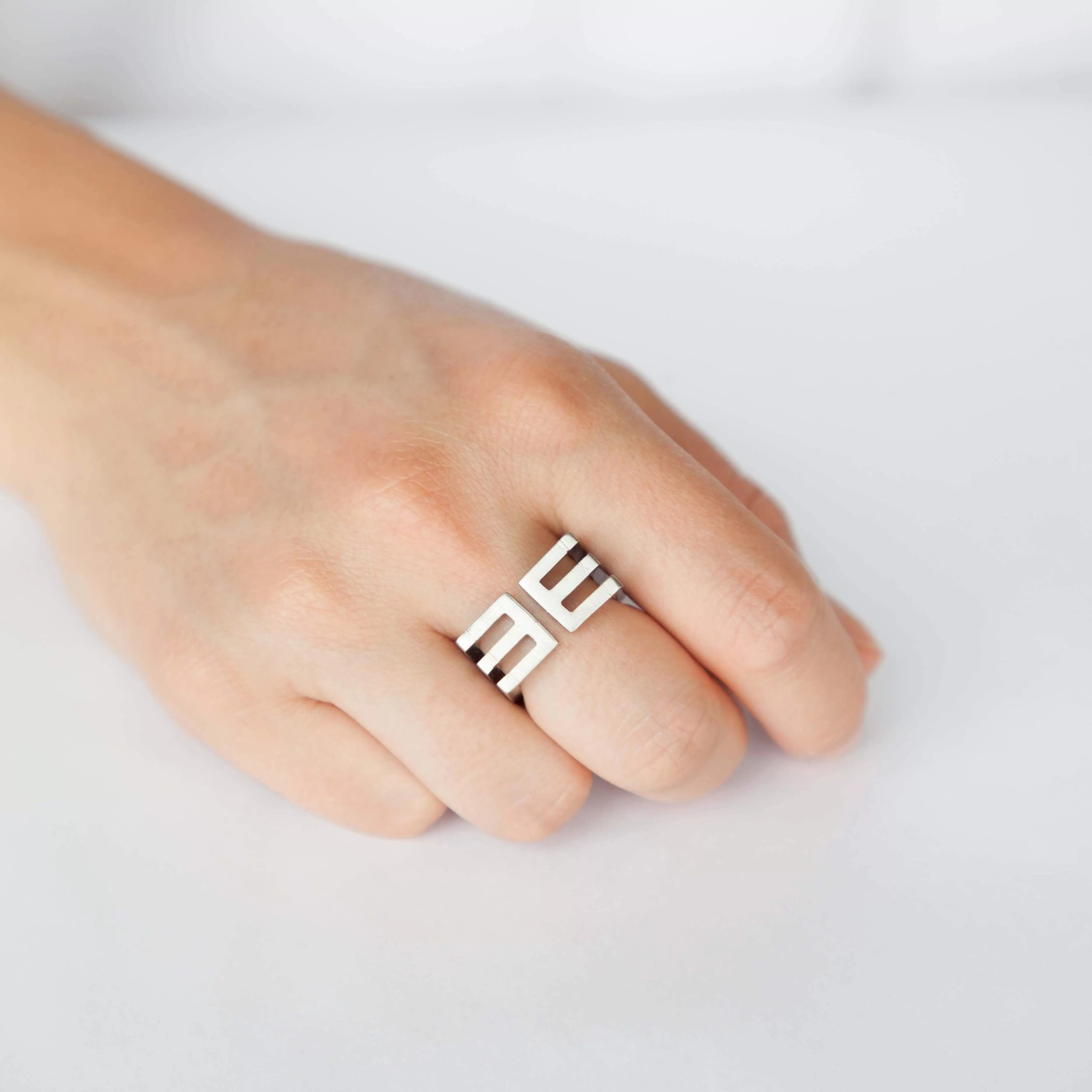 D 247  - Trio Square Ring