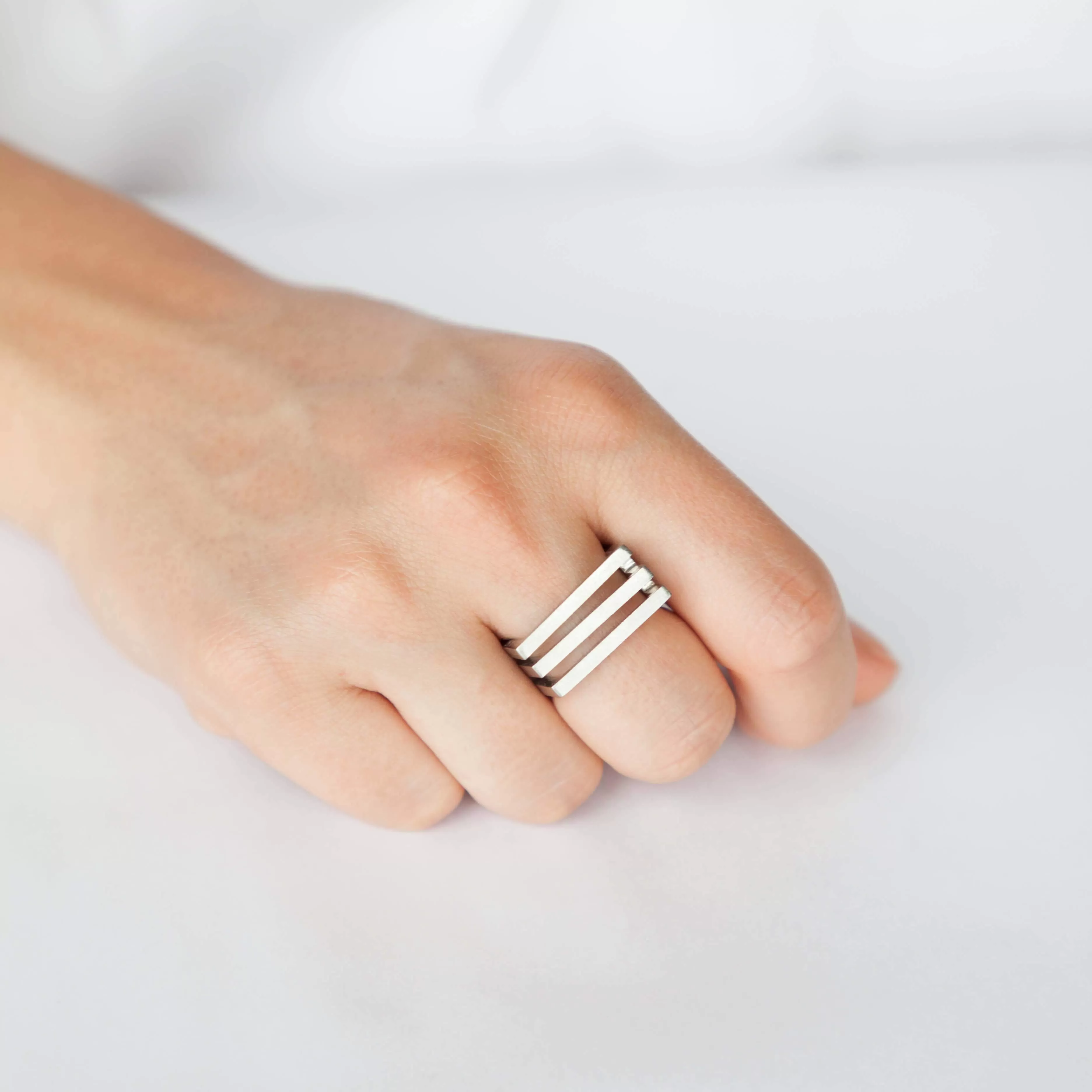 D 247  - Trio Square Ring