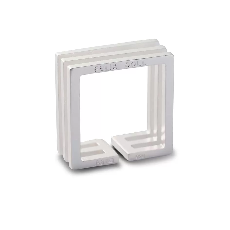 D 247  - Trio Square Ring