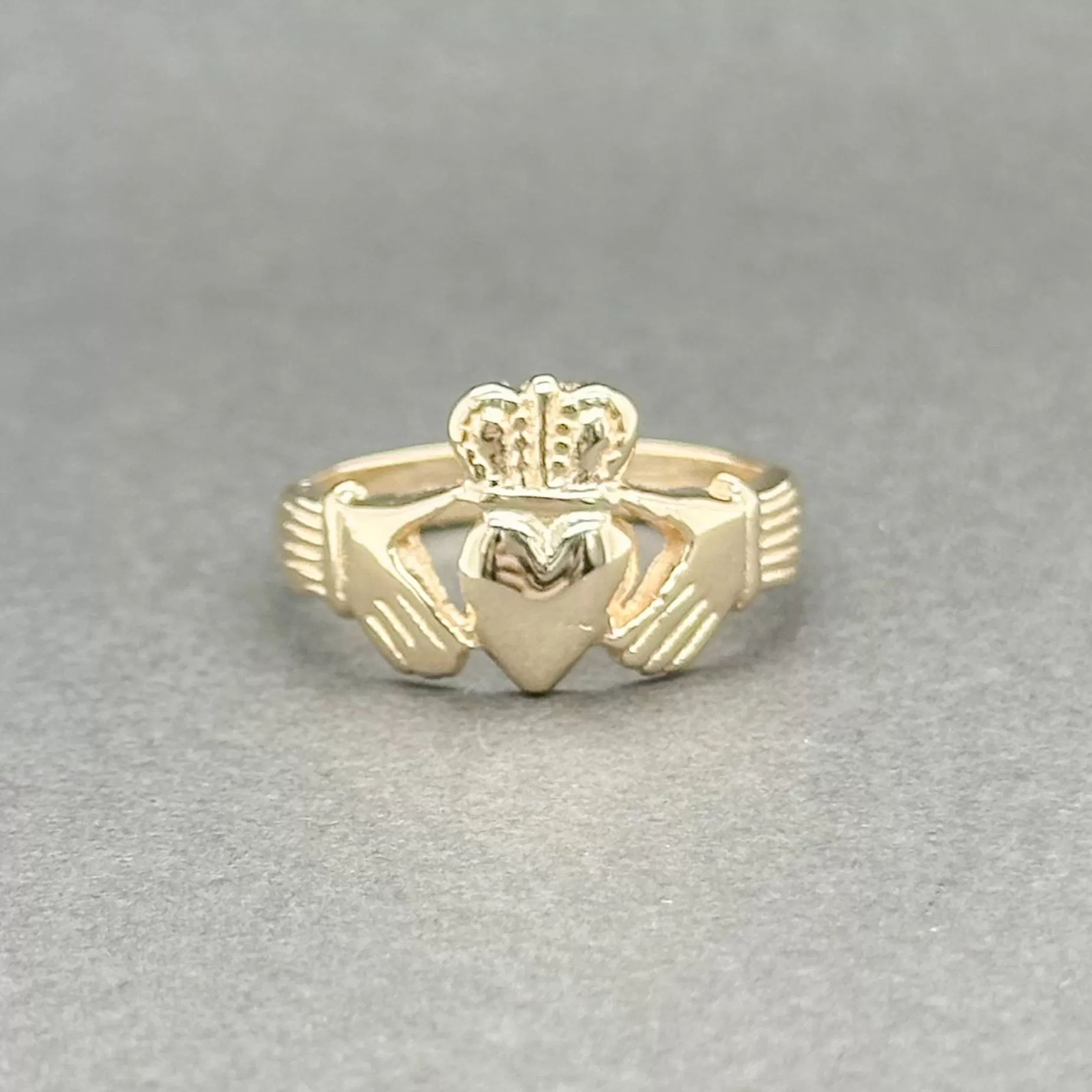 Estate 14K Y Gold Claddagh Ring