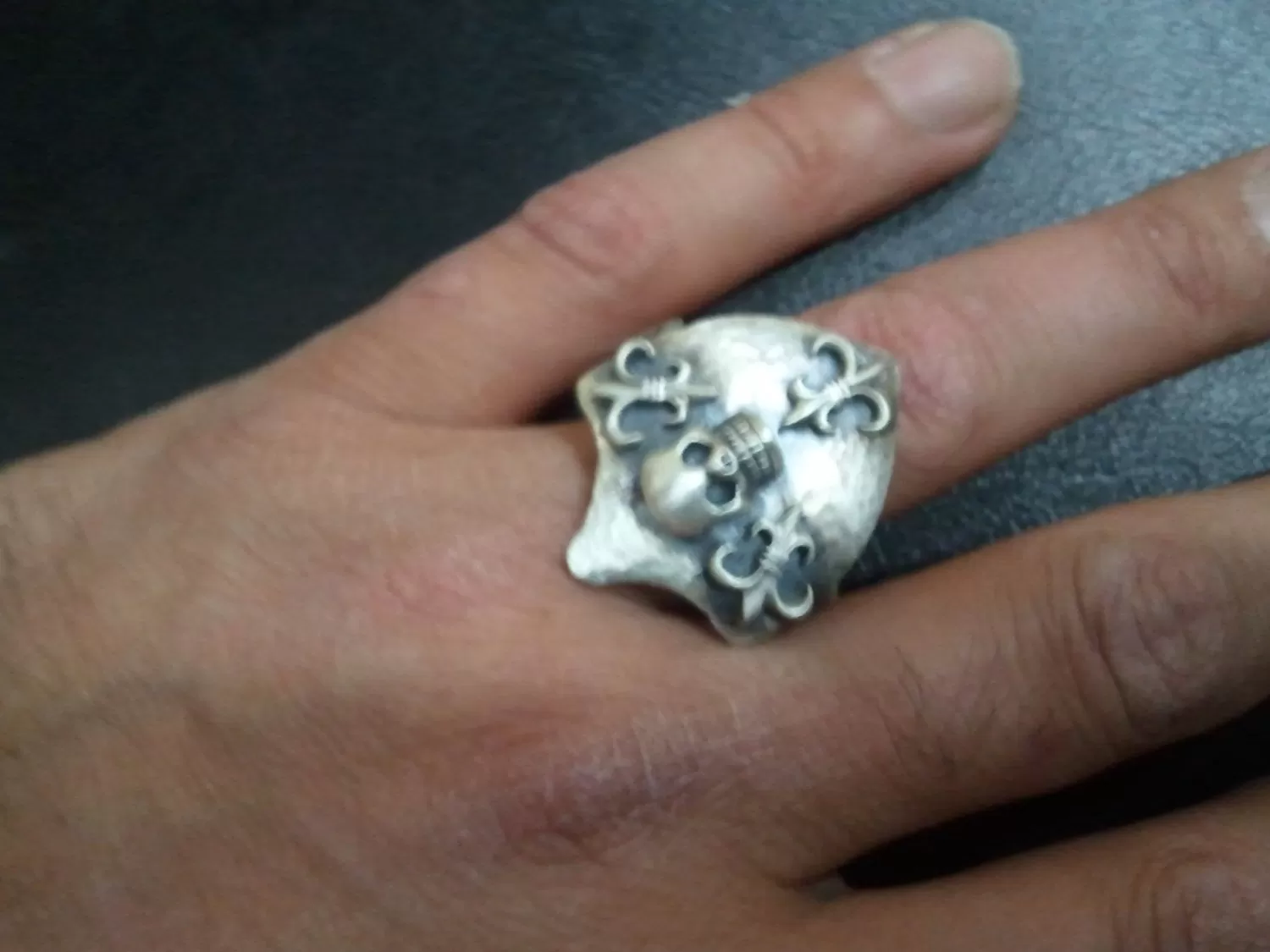 Hammered Crest Shield Skull & Fleur de Lis .925 Sterling Silver Ring.-UDINC0025