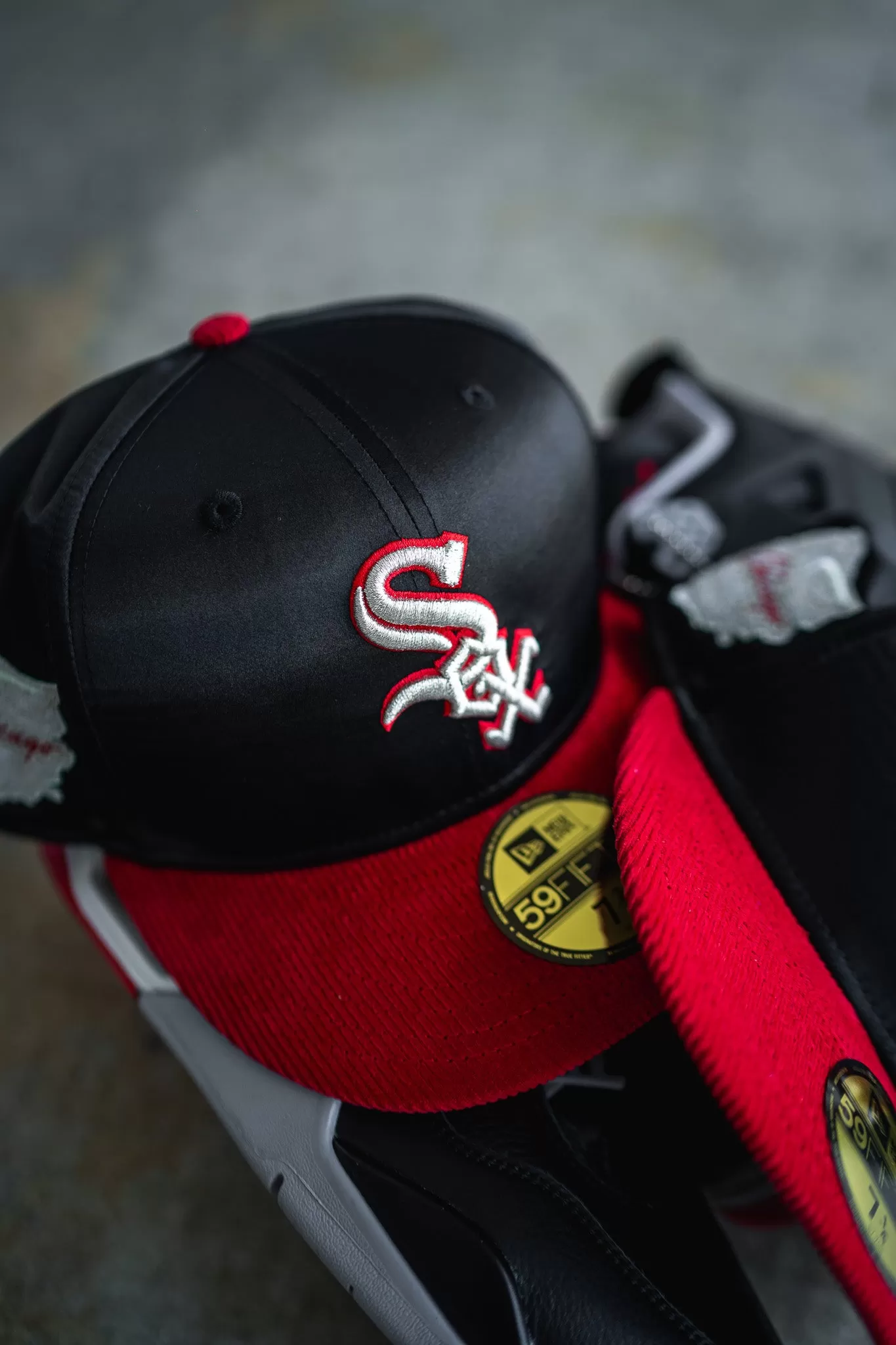 New Era Chicago White Sox Grey UV (Black Satin/Red Corduroy)