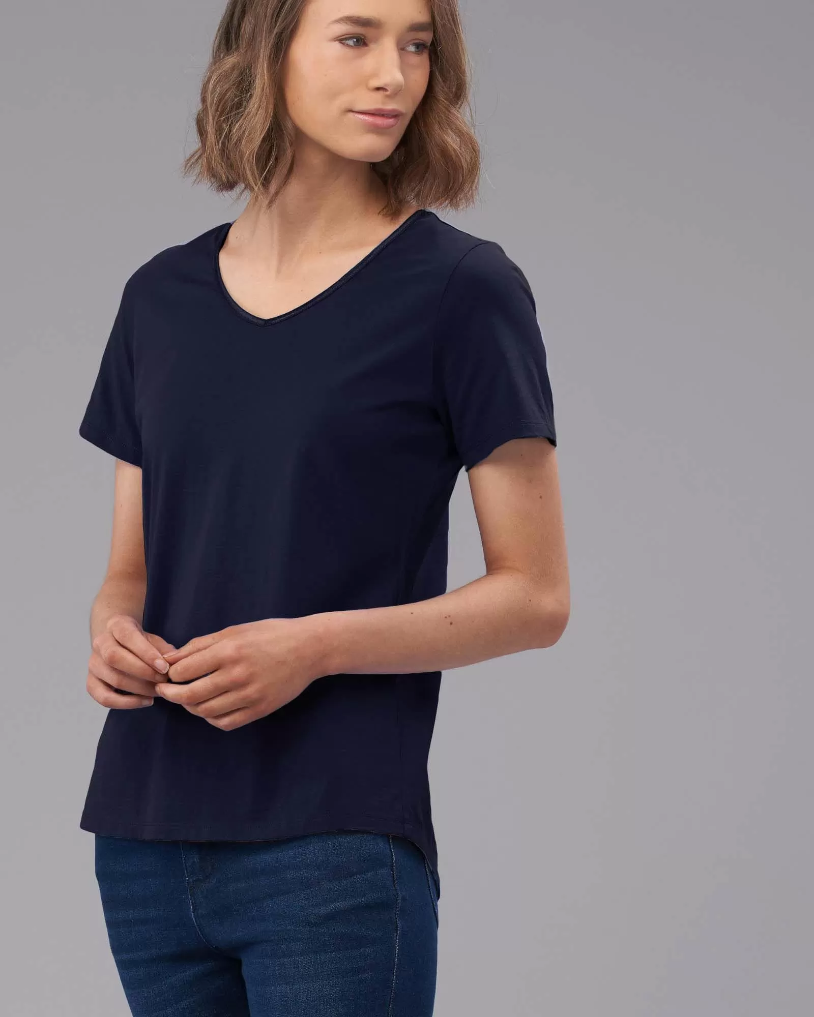 SUPIMA COTTON VEE SATIN TEE