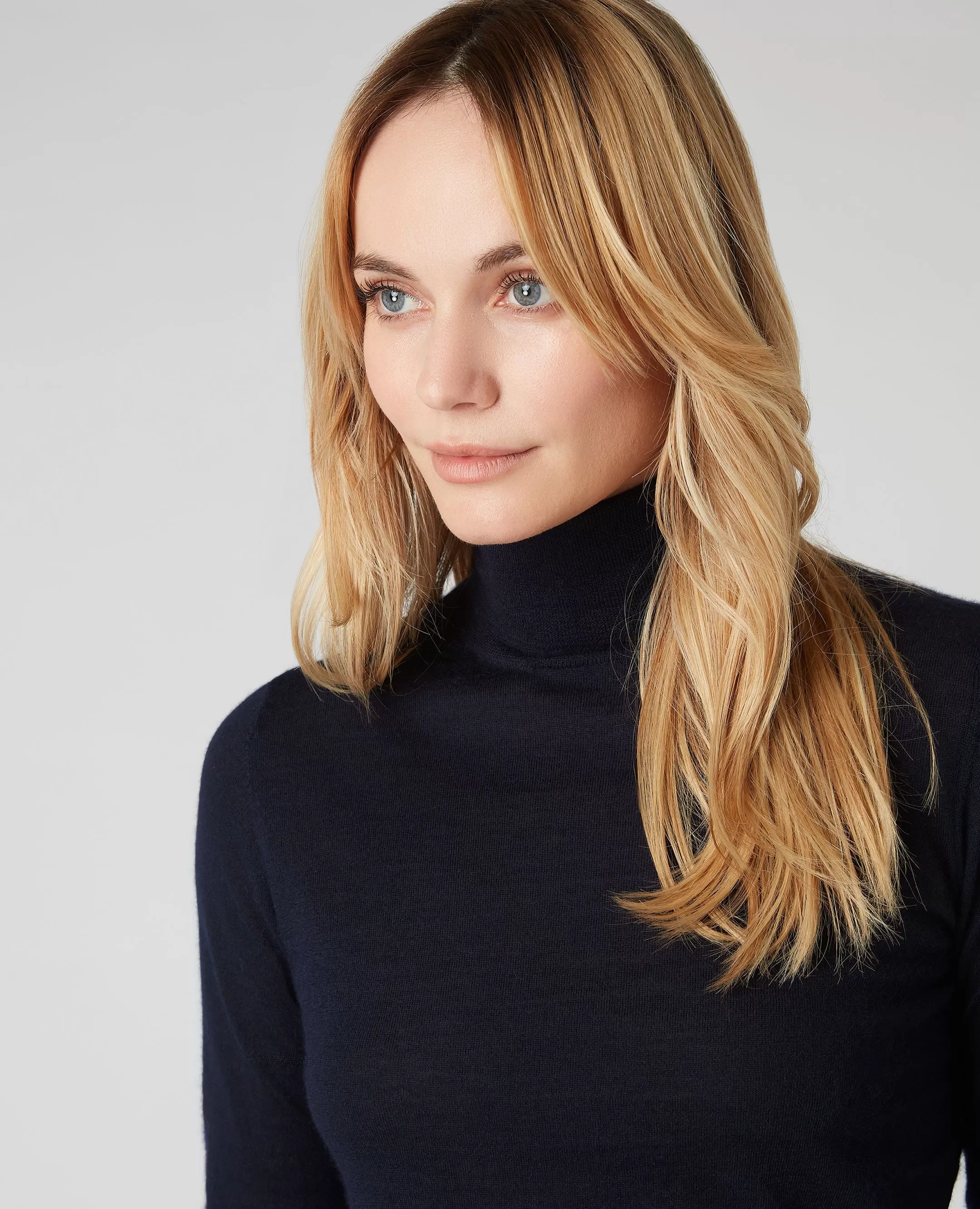 Women's Margot Superfine Cashmere Turtle Neck Sweater Navy Blue